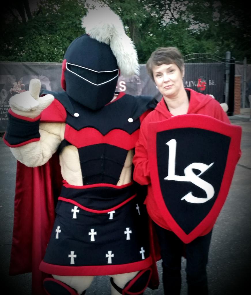 Hanging with my favorite creative #forceofnature <a href="/LSSpiritShop/">La Salle Spirit Shop</a> @trevalambing #HomeComing2016  <a href="/LaSalleAlumni/">La Salle Alumni</a>