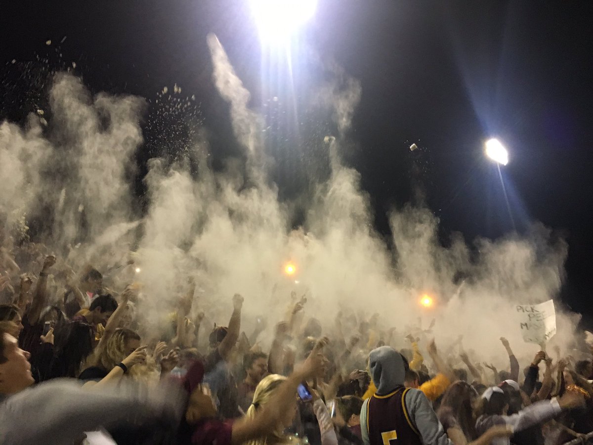 amyjanecek's tweet photo. @irondalehigh @IRON_Football Tradition! #KnightNation https://t.co/25iB8OkB1m