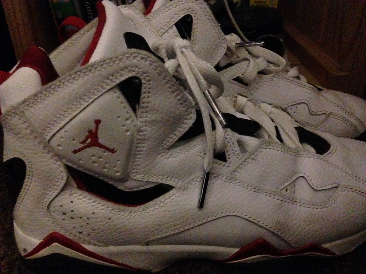 G19Keegan's tweet photo. Just got some new Jordan's pretty cool what kind are they? comment down bellow https://t.co/jwWTkworAQ