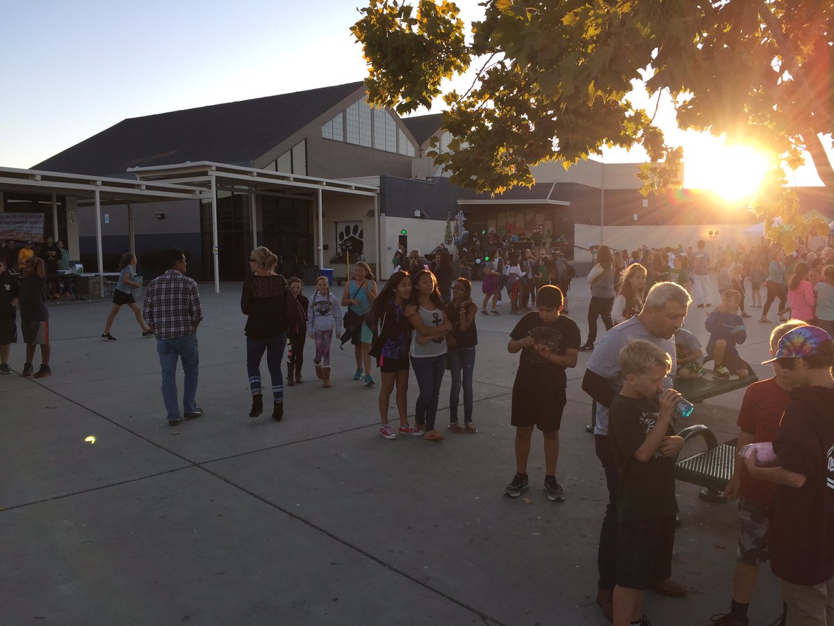 meganmadsen's tweet photo. Nightmare At the Blast at UMS! #teamUMS #Blast2016 https://t.co/n2R44gcPP8