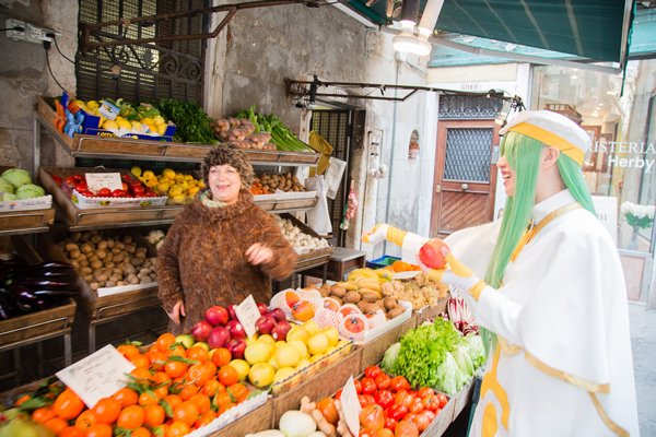 kerokei_cos's tweet image. ヴェネチアに行ったのは冬ですがツイッターに書けない裏話いっっっっぱいある！やっぱり現地に行ってくるくるわっかに入れてもらえて、たくさん触れ合って笑ってプロセッコ飲んで美味しいもの食べて本当に楽しかった！ARIAがきっかけで出会えた大事なヴェネチアの宝物！
↓アリスの八百屋のママン