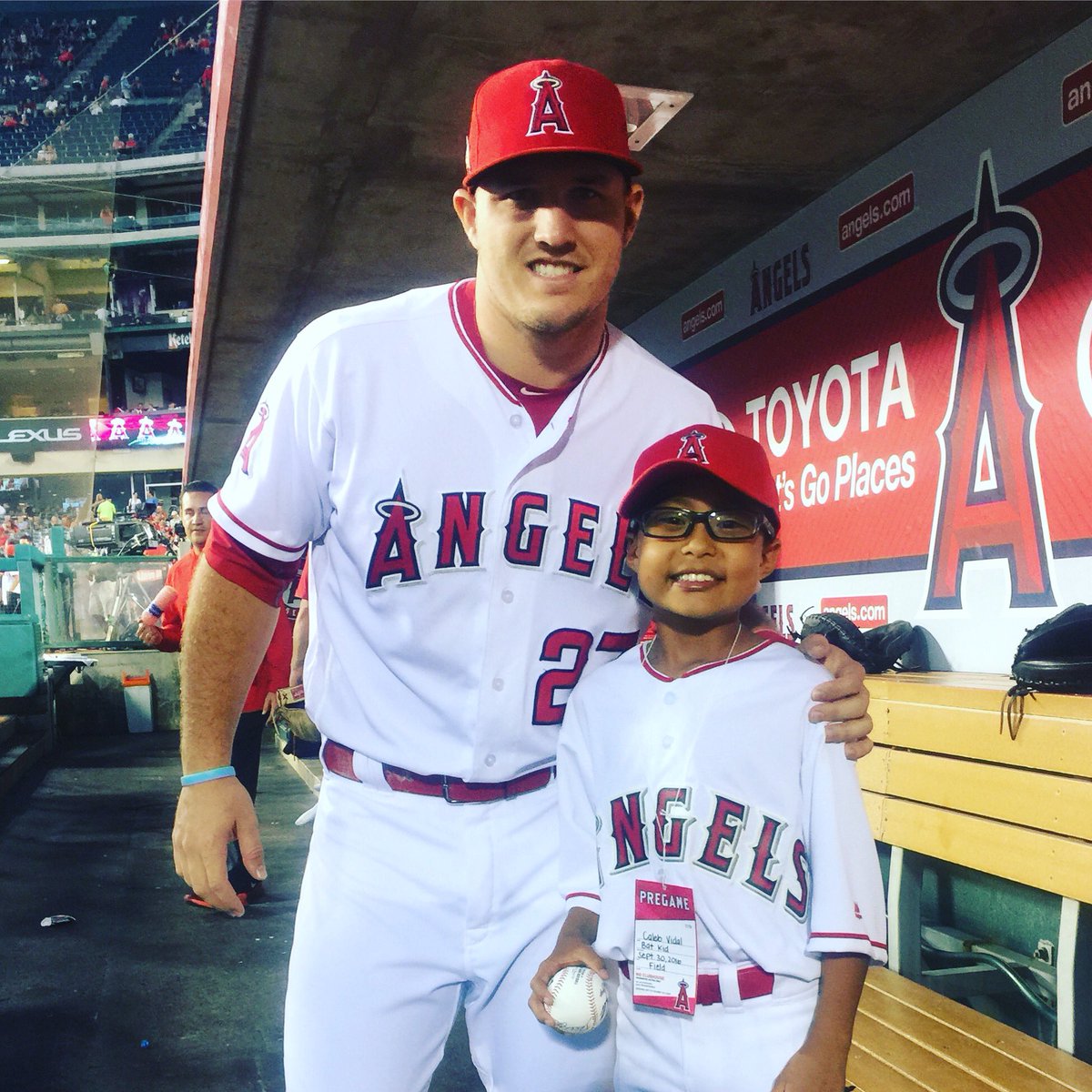 vidal411's tweet photo. The happiest @Angels fan on Earth with @MikeTrout! ❤️⚾️😀👍🏼 #AngelsBaseball #ScoutNight #OCBSA #pack316 @OCBoyScouts @CCCMpack316 https://t.co/1K3oMjxn7X
