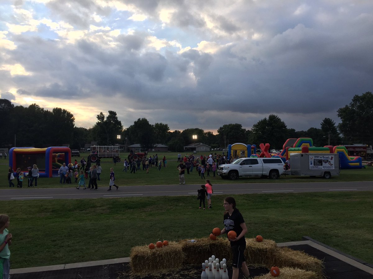M19_MES's tweet image. Great Fall Festival tonight-thanks to all our volunteers who made tonight possible!