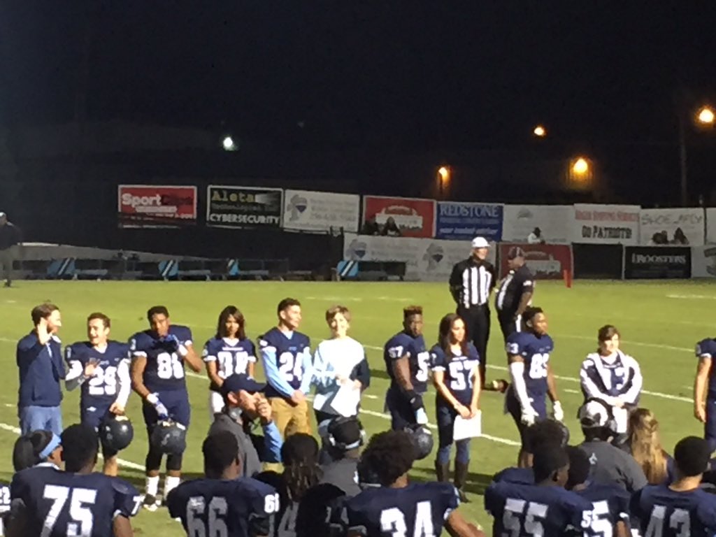 MrsM_McLaughlin's tweet image. Hooray for Friday Night Football and great friends! ✈️#proudtobeajet #mcsconnect