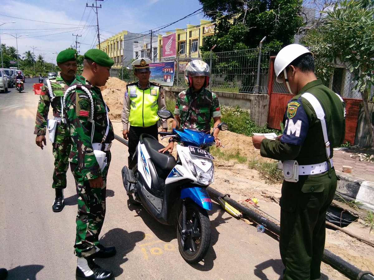 lantas_prabu's tweet photo. Giat riksa ranmor bersama Yon Zipur II /SG, Subden POM dan Dishubkominfo Kota Prabumulih. 
@RTMCPoldaSumsel
#PolriPromoter https://t.co/OC9mFCU5LY
