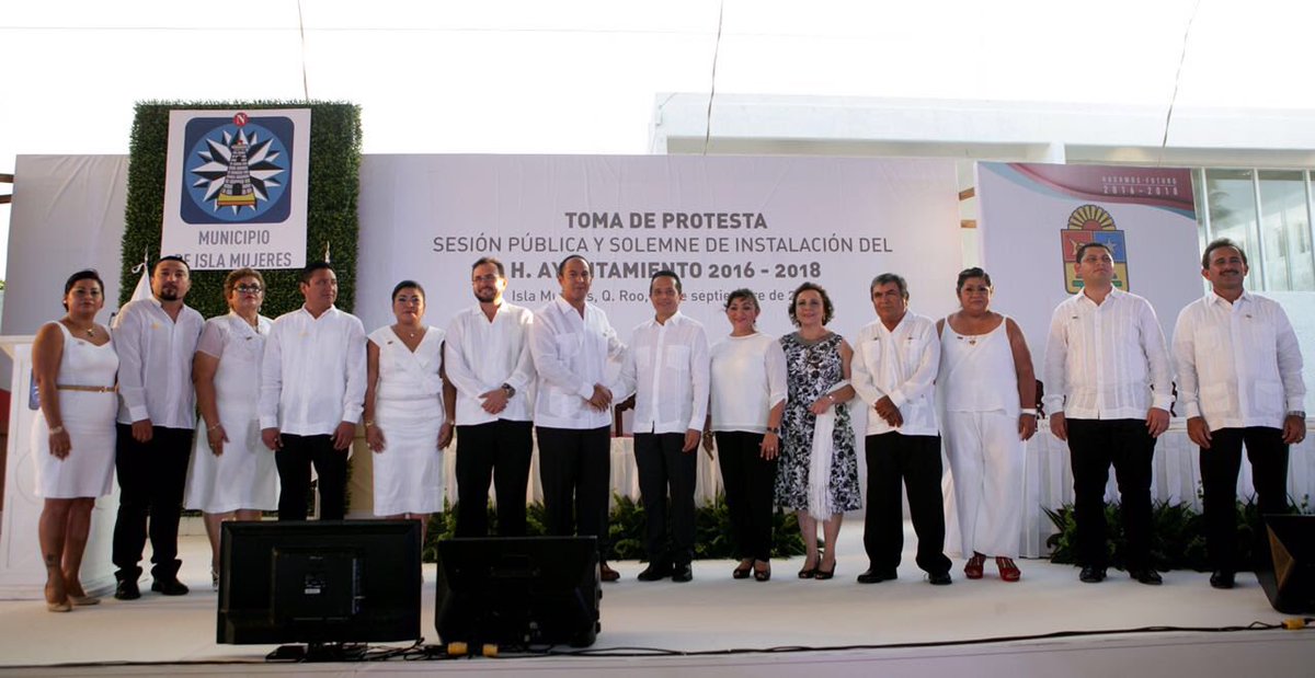 CarlosJoaquin's tweet photo. Un gusto acompañar al Presidente Munícipal de #IslaMujeres @juancarrillo58 en su toma de protesta. #JuntosPodemos https://t.co/g6xAWiZAxB