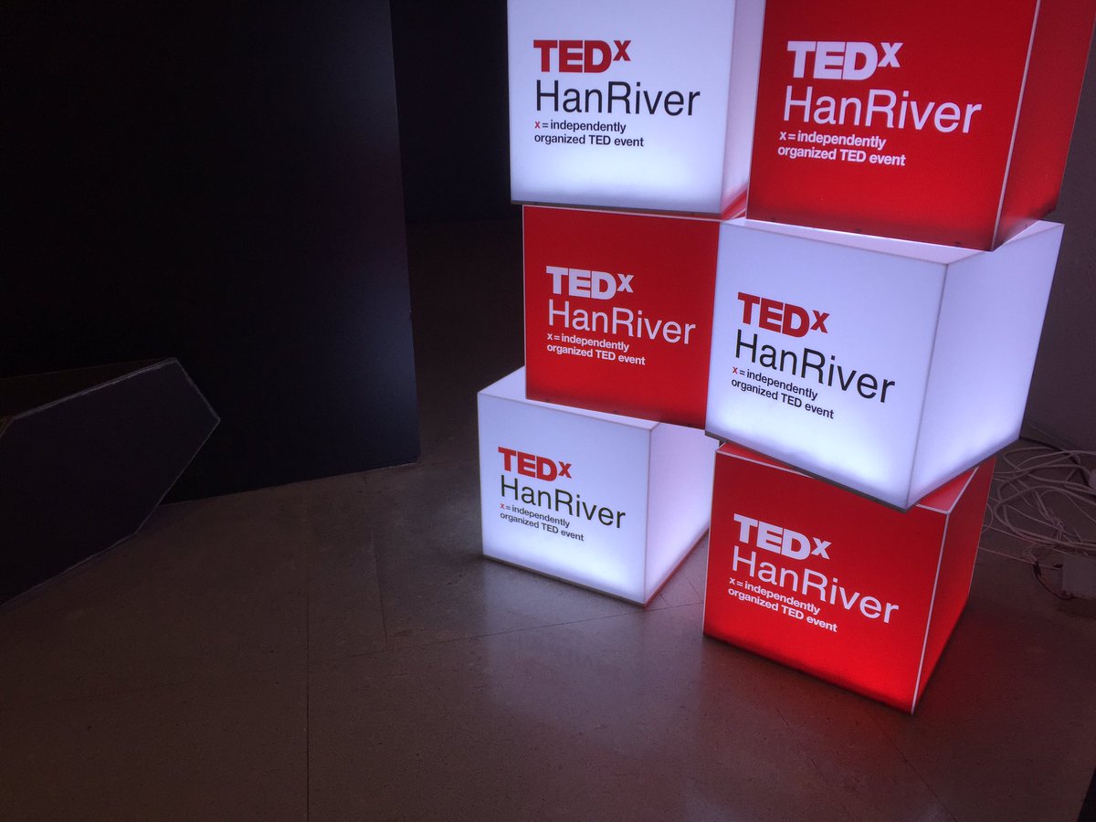 onoffmix's tweet photo. 온오프믹스가 후원하고 단독채널로서 모집했던 #tedxhanriver 행사가 진행되고 있어요! 많은 분들에게 이렇게 좋은 행사를 알릴 수 있어서 기쁩니다. 현재는 #로즈란 #장미란 선수의 재밌는 발표가 이어지고 있습니다 💕 https://t.co/7o4HrqZFEX