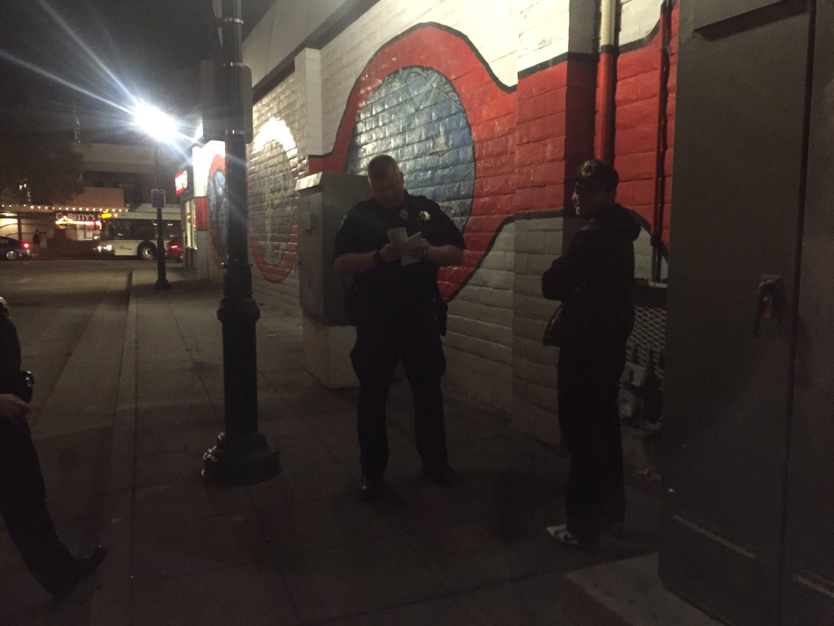 SantaCruzPolice's tweet photo. Officer 164 contacts a subject for urinating in public and is cited. #dont dothat #itsgrossandunhealthy #ridewithSCPD https://t.co/LJZyVMGixc