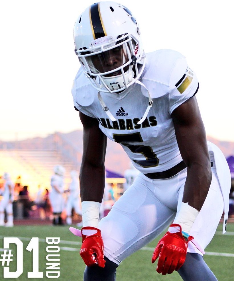 Battle's tweet photo. Retweet if you got the W in week 5. #UltraStickGloves 
📸: @SportsRecruits https://t.co/Eq1LezOlTS