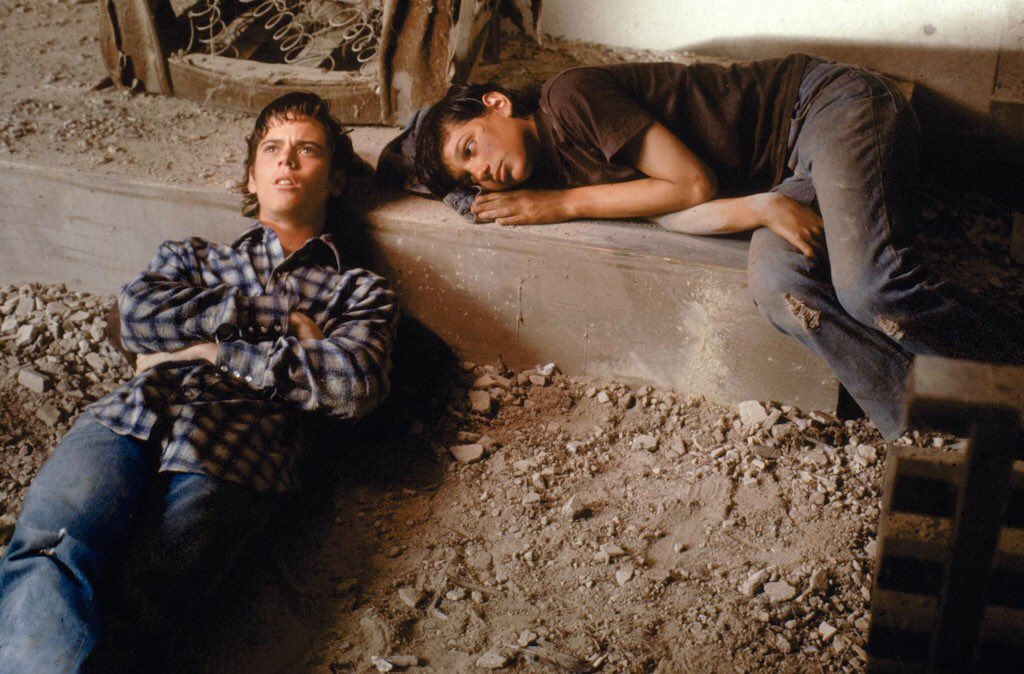 KW4NLUVR's tweet image. The Outsiders
-my fav movie of all time
-some of the hottest guys ever
-it's an old movie but worth the watch