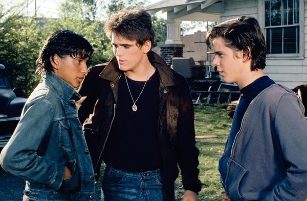 KW4NLUVR's tweet image. The Outsiders
-my fav movie of all time
-some of the hottest guys ever
-it's an old movie but worth the watch