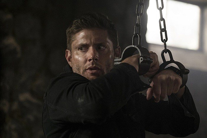 jillyrulz's tweet image. Why does the badassest (equal first place) hunter on the planet not slip his hands out of those huge-ass manacles???? 
#questionstoponder