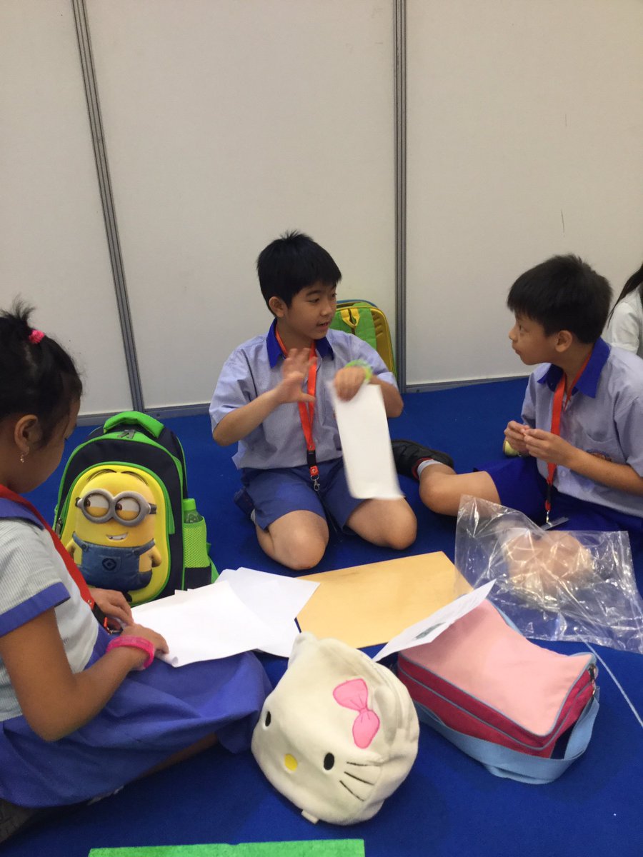 Game ketiga baru saja dimulai! Nama game nya Strength of Paper #GramediaScienceDay  semangat yaaa semuaaa