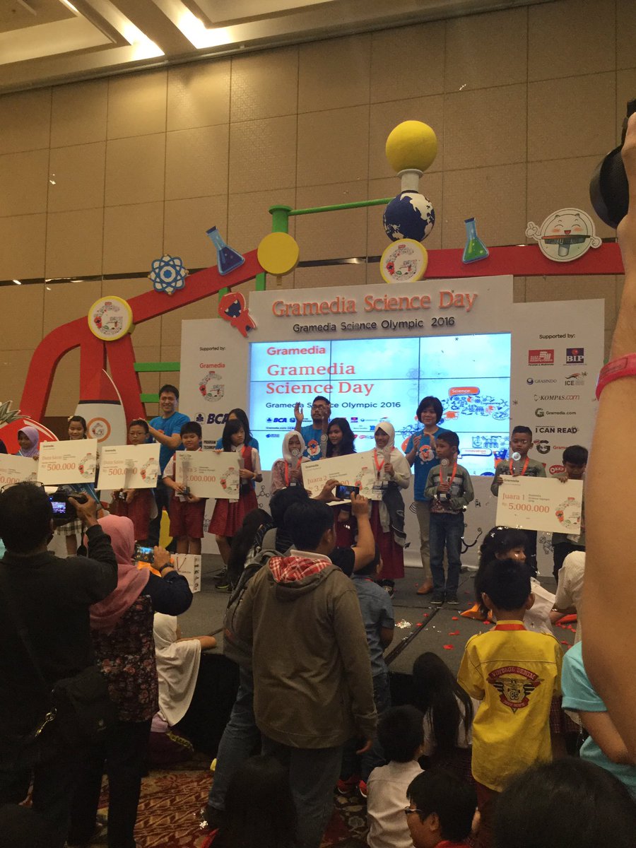 Selamat pada juara 1, 2, dan 3 #GramediaScienceDay 2016! Cc: <a href="/suryauniversity/">Surya University</a> <a href="/gramediabooks/">GRAMEDIA_BOOKSTORE</a>
