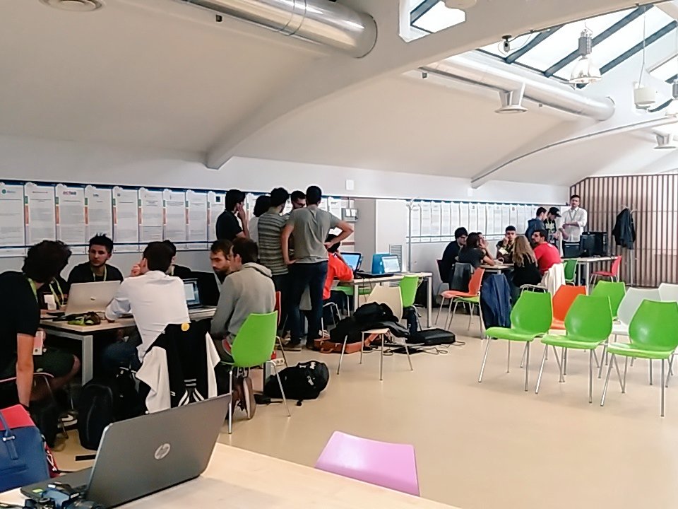 treatabit's tweet photo. Che i giochi abbiano inizio! O meglio, che i giochi inizino a essere programmati! #tjt16 @codingcircusxyz @JamTodayEU https://t.co/1MgAzVHzm8