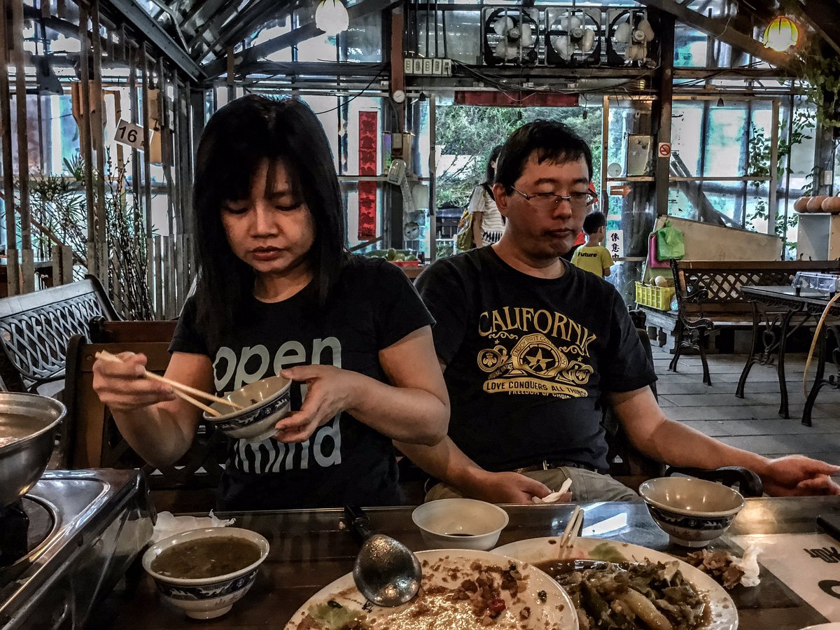 Aliyal985's tweet photo. Pig family 
#Pig #family #lunchtime #Taipei #mountain #CaiStudio #CaillouWang #iPadPro https://t.co/ih2KdhukcS