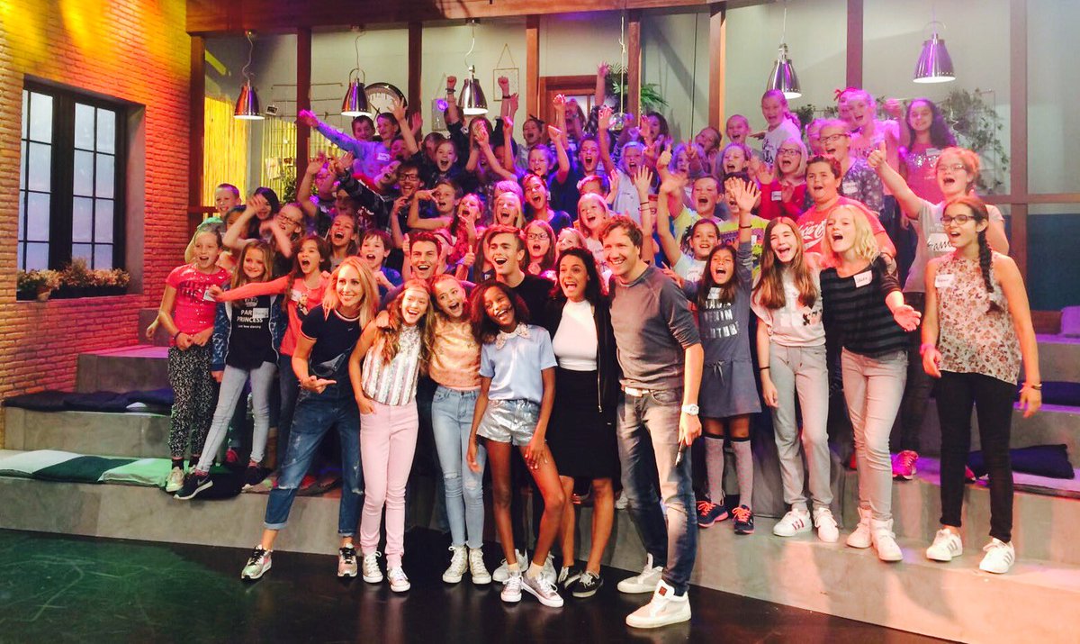 Samen met @maya_koldijk @FlemmingViguurs en <a href="/WanderMusicNL/">Wander</a> bij <a href="/Zapplive/">Zapplive</a> op <a href="/NPO3/">NPO 3</a>! Stemmen op de cover kan hier: bit.ly/2dyOHuw