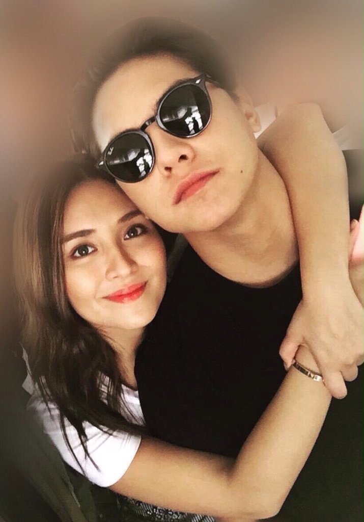 akosideath's tweet photo. Possesive wife 😏 https://t.co/NF4iUIgYww