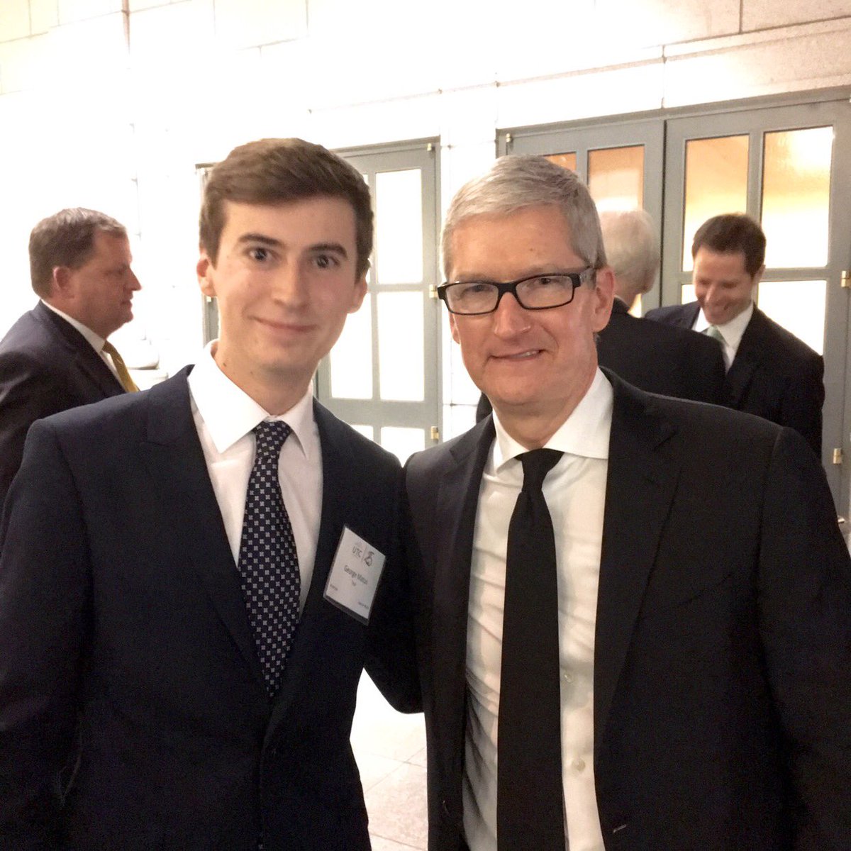 Thanks for the chat @tim_cook, great telling you a little bit about @TealDrones! Just wish I had an iPhone 7 to take this picture with...