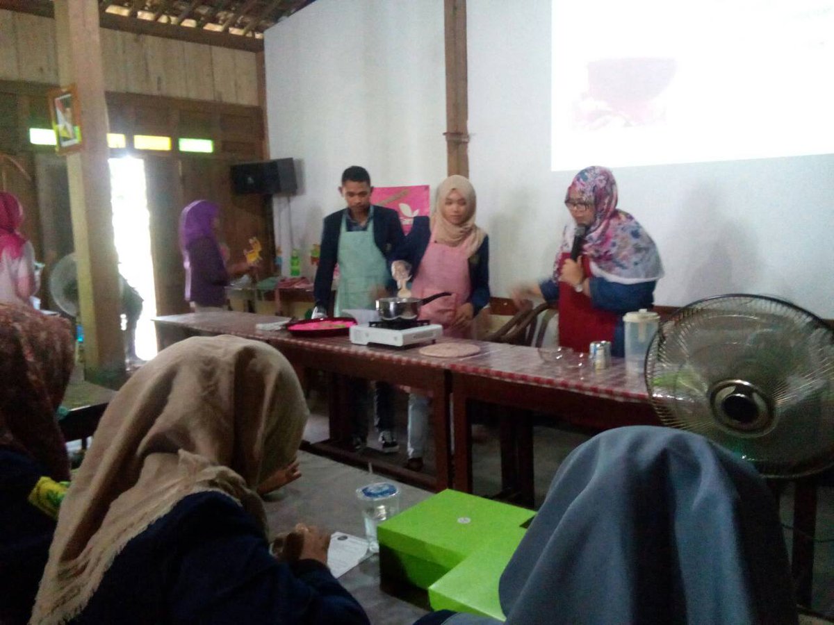 CADS_FPUB's tweet photo. (Live repot) cooking class dan praktek menanam buah naga @sabilafarm @StulaCADS @BEMFPUB @PRISMA_FPUB @fpub_official @CANOPY_FPUB https://t.co/JkXfJ76JZo
