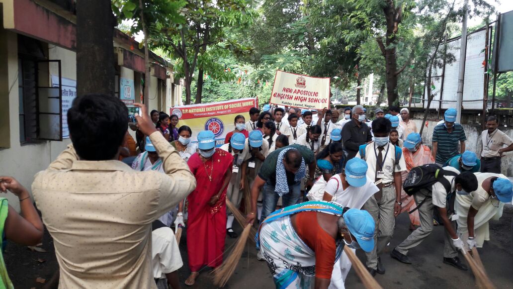 ajnipst's tweet photo. @NagpurPolice 
पोस्टे अजनी येथे न्यु अपोस्टोलीक ईग्लीश हायस्कुल तर्फे साफसफाई अभियान राबवीण्यात आले. https://t.co/PpBDvvAUcV