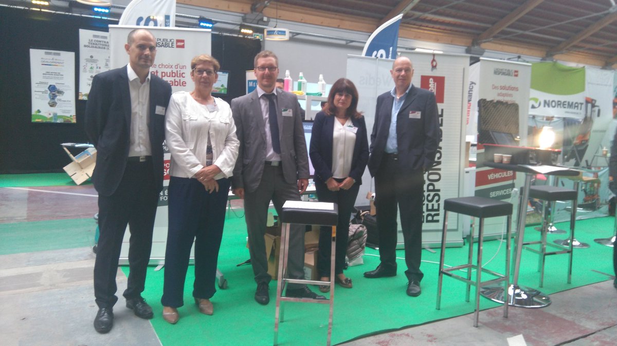 ugap_GrandEst's tweet photo. En direct du stand @ugap_GrandEst avec les Présidents #sndgct54 et #sndgct Lorraine @Ffrancklefebvre https://t.co/oJK4Hlysmr