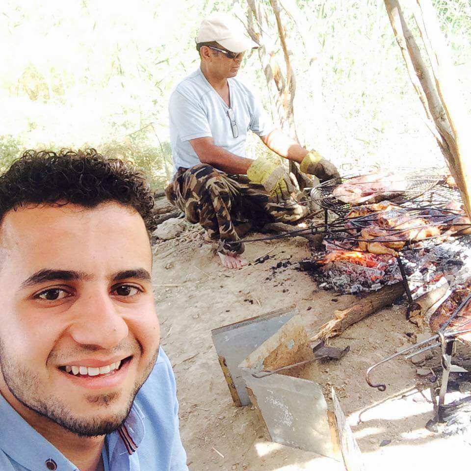 سمك مسكوف ودجاج ع الفحم 
ع شاطئ نهر الفرات الناصرية
