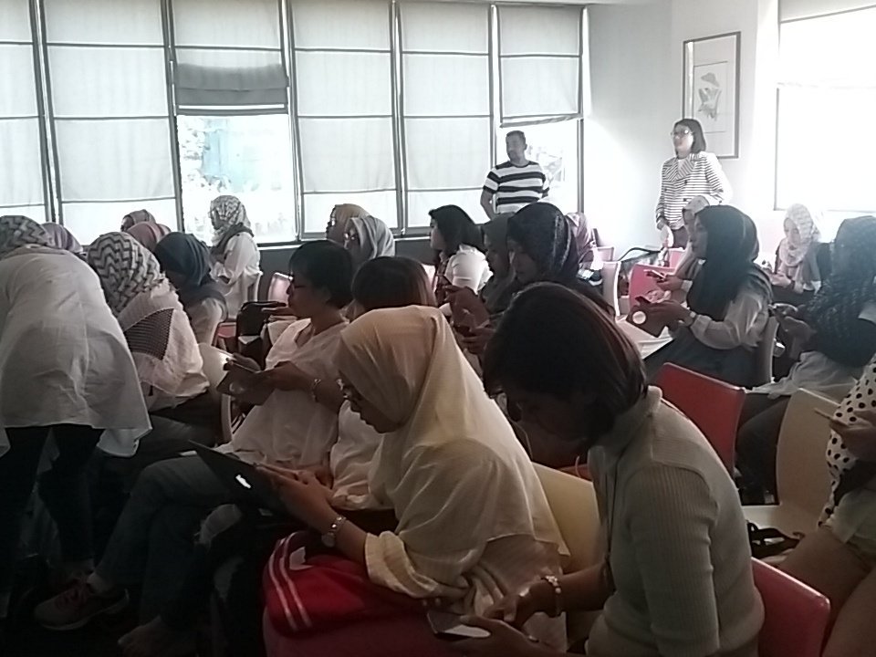 ulihape's tweet image. Para emak semangat belajar #KEBSchneider #emak2blogger @Emak2Blogger