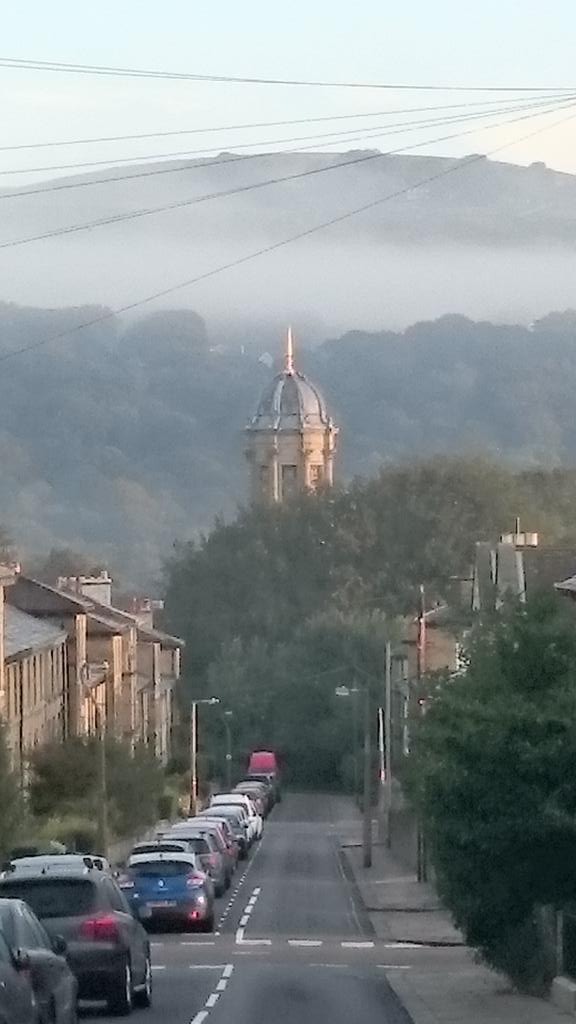 Beautiful morning in #Saltaire - join us in #RobertsPark 12-4pm for the #BigPicnic - all free! @believeshipley