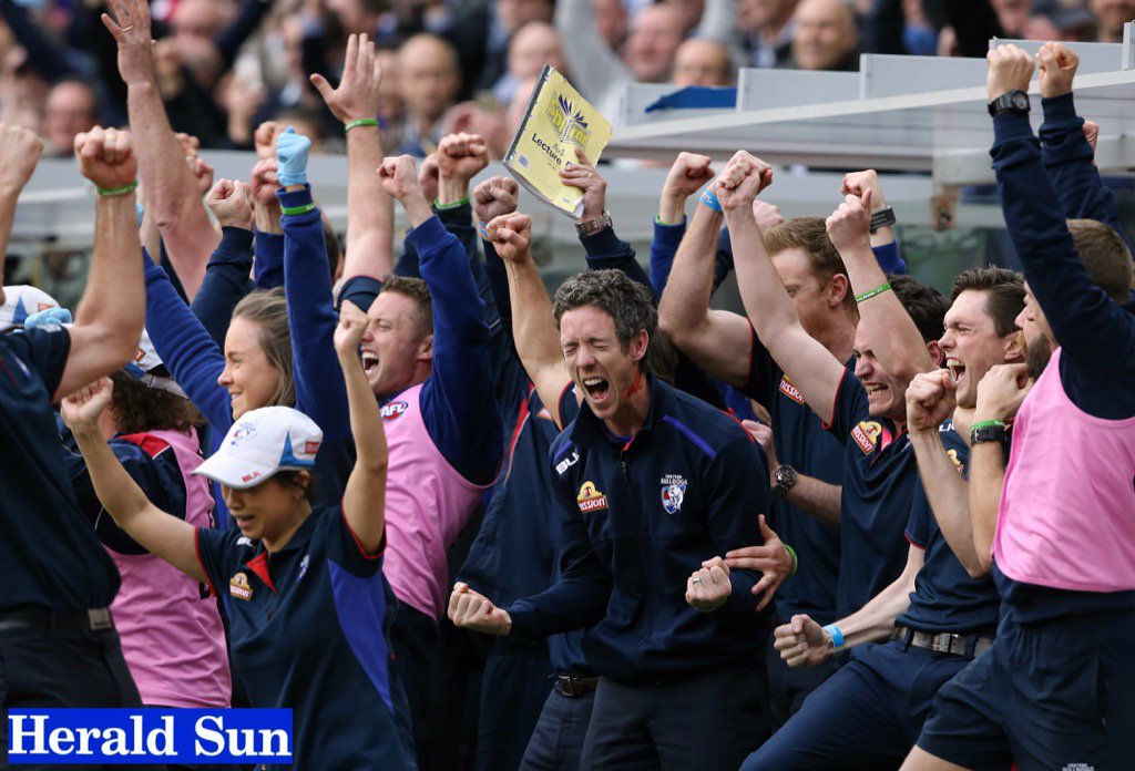 Bob Murphy on the siren @mcg #AFLGF #AFLSwansDogs <a href="/theheraldsun/">Herald Sun</a> <a href="/superfooty/">SuperFooty (AFL)</a> #ruff #bemorebulldog