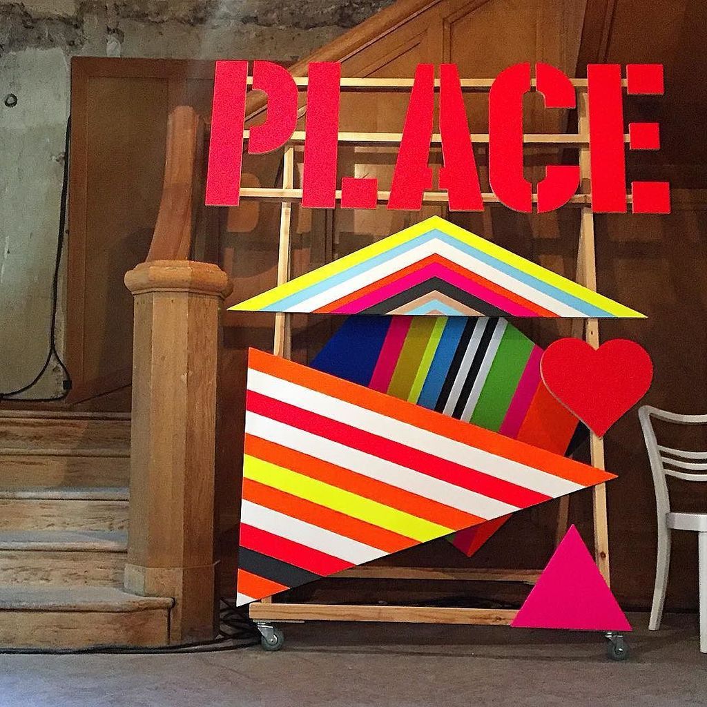 designmilk's tweet image. Live from #VDW16: @moragmyerscough&apos;s site-specific installation for #viennadesignweek #t 📷 @katietreggiden.1