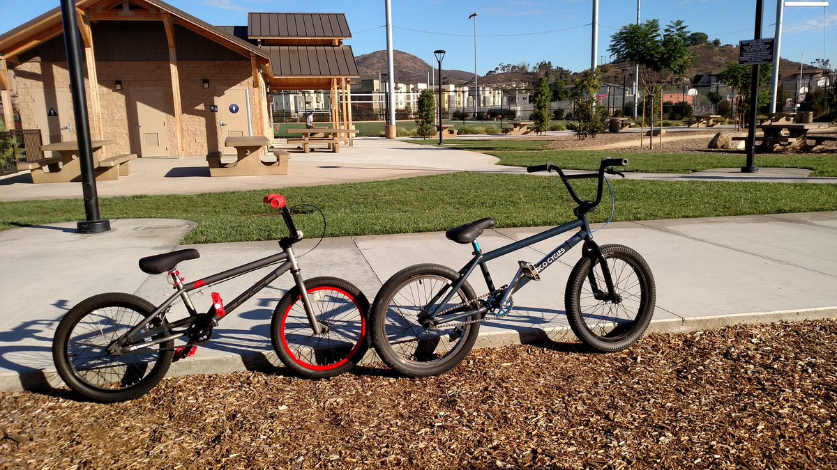 VarcoCycles's tweet image. My son and I #commute to school every day! Sometimes we stop at the #playground on the way! #bmx #RideYourBike #OutsideIsFree #BurnFatNotOil