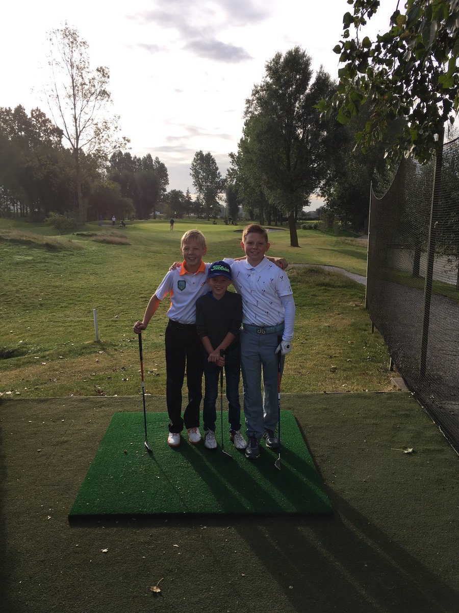 RobdenElzen's tweet photo. Nu is het moment van het par 3 open. De jeugd gaat de baan in @GSNoordwijk @GolfCentrumNW https://t.co/LAQlRA1v59