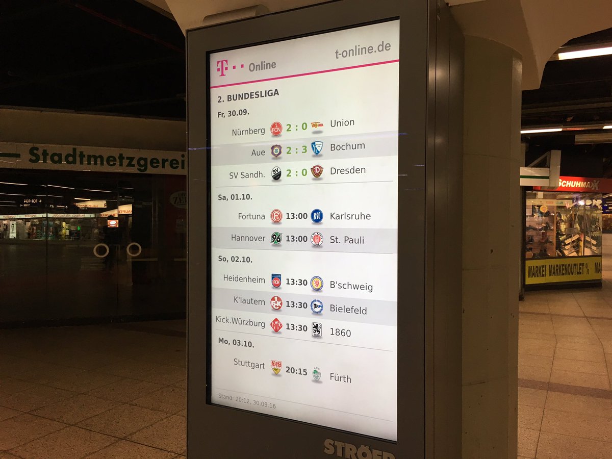 村上アシシ フランクフルト中央駅には ブンデスリーガ2部の今週末の日程 を表示するスクリーンがありました 日本に例えると Jr東京駅にj2リーグの日程が出ているようなもん サッカーが日常生活に浸透している とはこういうことか