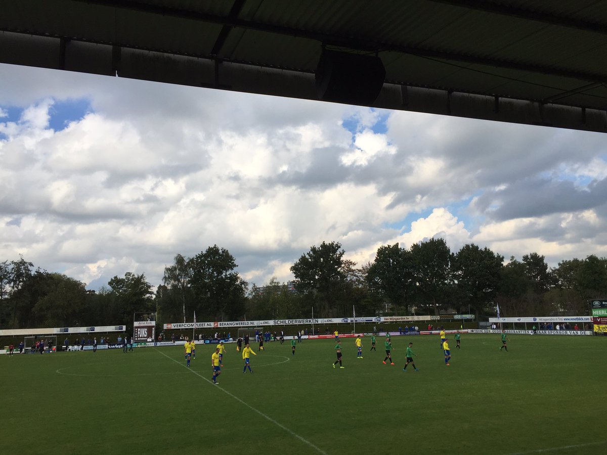 FCLisse's tweet photo. 45. Aan de thee met stand 1-2 voor @FCLisse Meer dan verdiende voorsprong. Maar nog niet gespeeld. #caplis https://t.co/Rws9B1NOco