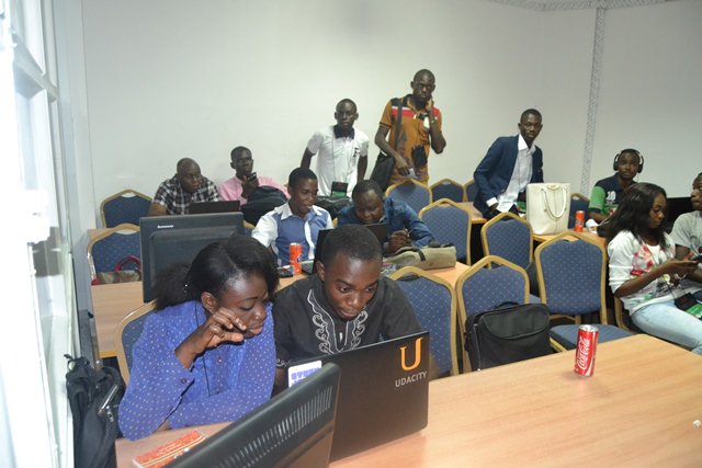 JCertif's tweet photo. C’est déjà le retour dans ateliers de formation, début de la deuxième et dernière partie de la formation !
#JCertifBrazza2016 https://t.co/h67AkopKvT