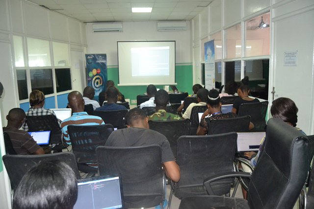 JCertif's tweet photo. C’est déjà le retour dans ateliers de formation, début de la deuxième et dernière partie de la formation !
#JCertifBrazza2016 https://t.co/h67AkopKvT