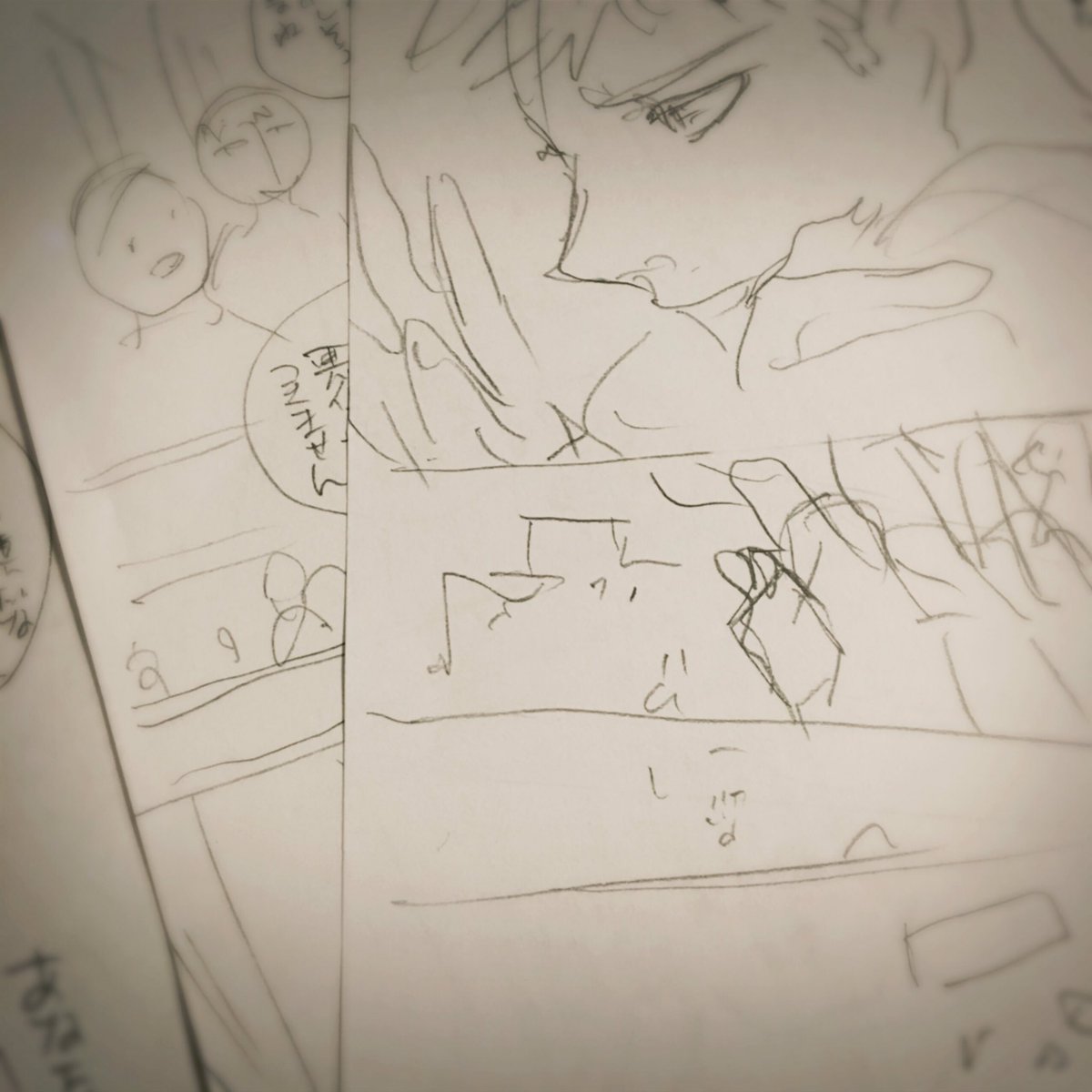 @7daaays あ!なるほど!下書きとかあたりがわりにしてる人多いよね٩(˙▿˙)۶ 私はねー、表情わかればいいやってレベルでまず枠線ががフリーハンドよ( Ꙭ) 