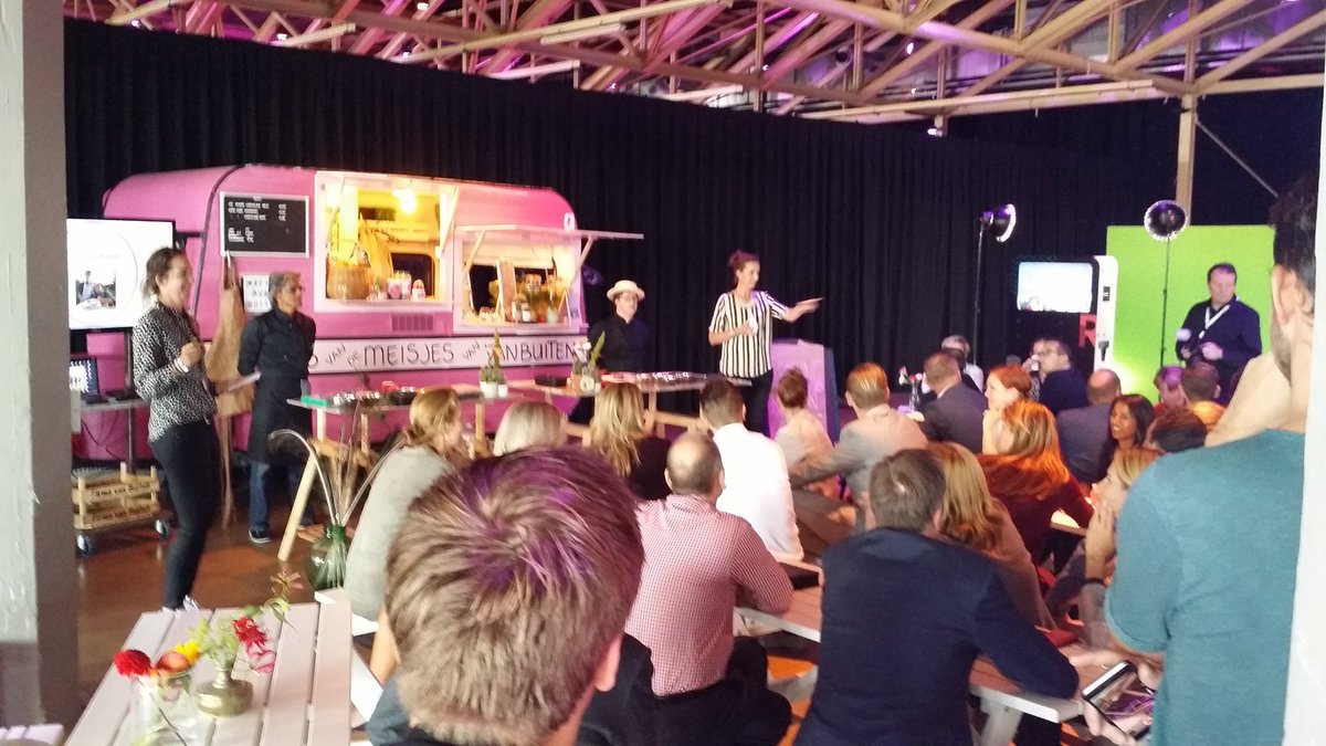 joenevs's tweet photo. Verrassende sessie met @FirmavanBuiten op #RE_INVENT congres @jongmanagement - volwaardige erkenning van werkpotentie uit onverwachte hoek https://t.co/ljMHzh5XTk