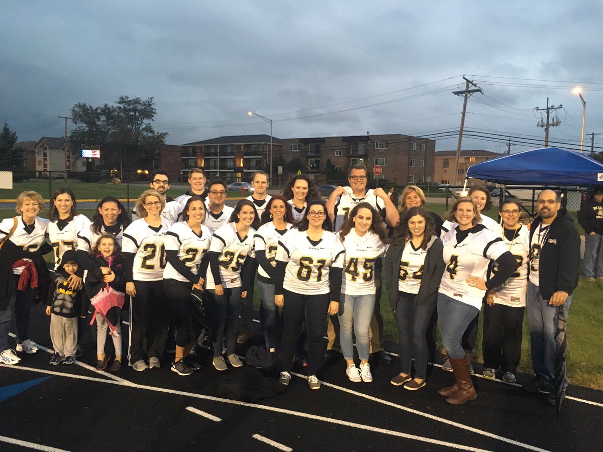 HLR_Ideas's tweet photo. Teacher Appreciation Football game. Thanks for all you do!#insidehl@Bulldog_Nationn @BulldogsHLR https://t.co/OqznzSVsBX