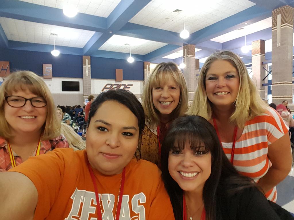 weaver_pta's tweet photo. At the para conference!! @aprilconway93 @SabodeSusan @Weaver_Eagles #beaneagle https://t.co/1MrE554yHR