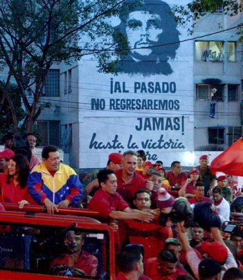 FreddyBernal's tweet photo. Robert Serra el fascismo te arrebato la vida, la Revolución te dio la inmortalidad. Hijo eres ejemplo para la juventud. #RobertJuventudLeal! https://t.co/9qPN07Ho5o