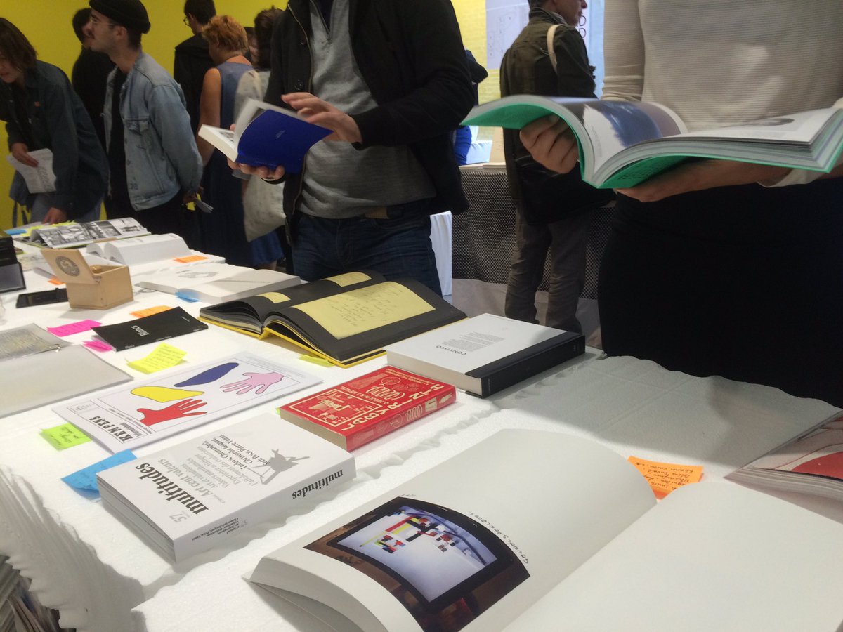 Cneai_'s tweet photo. @lamaisonrouge sur le stand du Cneai, on vous présente nos nouvelles éditions jusqu'au 2 oct. #multipleartdays https://t.co/L3JQaySeYt