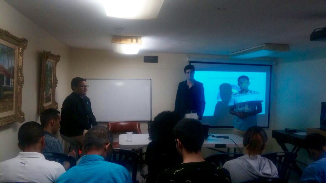 VenteCarabobo's tweet photo. Taller #DebateCompetitivo.El debate necesita una vigorosa ética. No es insultar; el debatir es para persuadir. #1Oct https://t.co/scxTPkT0ah