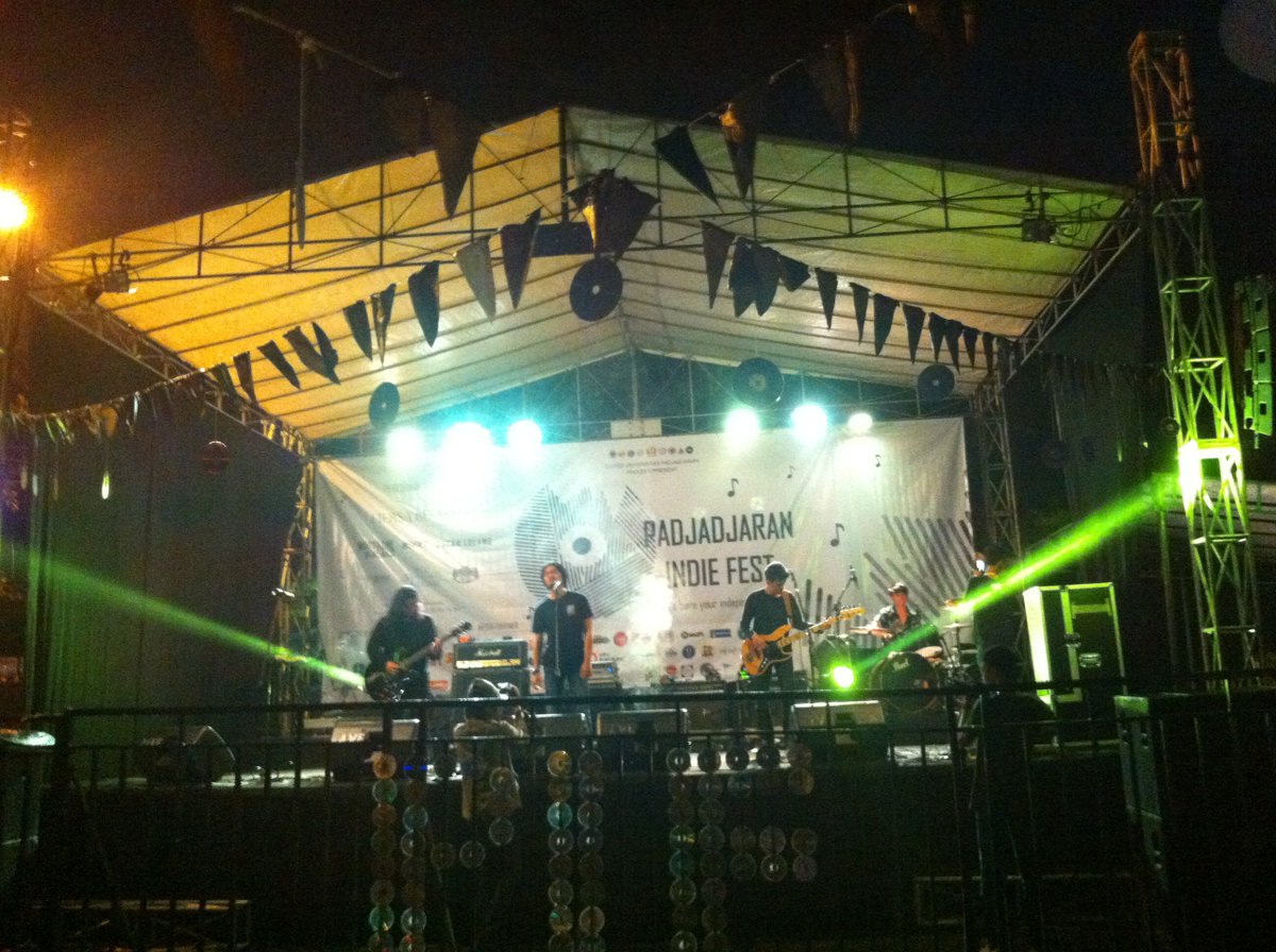 PadjIndieFest's tweet photo. [LIVE REPORT] The Midnight Journey on stage!! https://t.co/l16lygbcwW