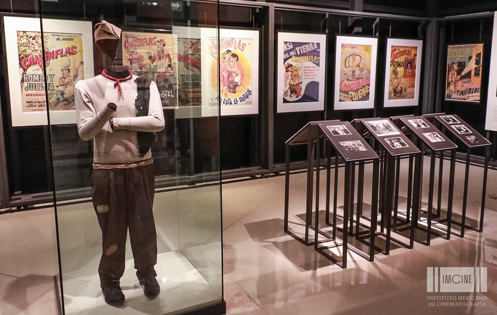 imcine's tweet photo. ¡Últimas semanas de la exposición con #TodoElHumor del cine mexicano! Visita La Galería de la @CinetecaMexico https://t.co/bGULvkZE8A https://t.co/XsazGAq2hB