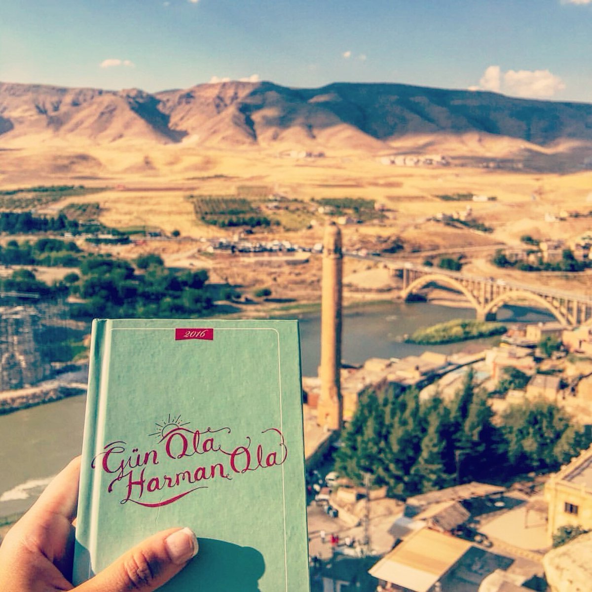 iki_satir's tweet photo. Gรผneลli bir haftasonu olsun, ajandanฤฑz safi keyifle dolsun! #biajanda #ikisatirstationart #ikisatir #diary #2016diary #agenda #dayplanner https://t.co/cjMaQmWbjg