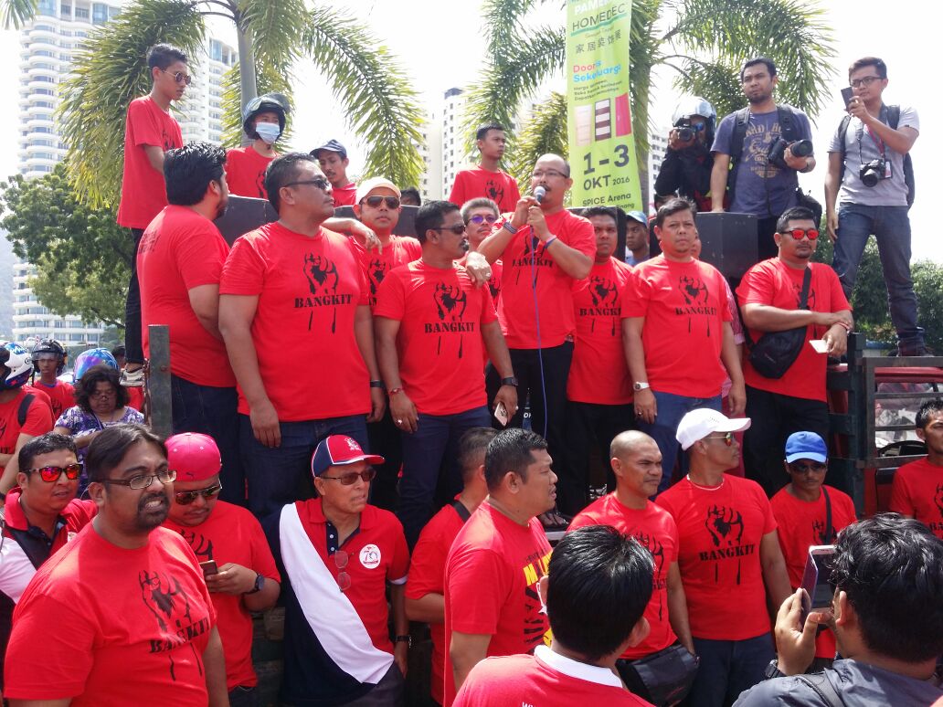 UtaraNews's tweet photo. #BangkitP.Pinang #BajuMerah #RideAgainstCorruption #PemudaUmnoP.Pinang #undurLimGuanEng https://t.co/QucRFiZhzN