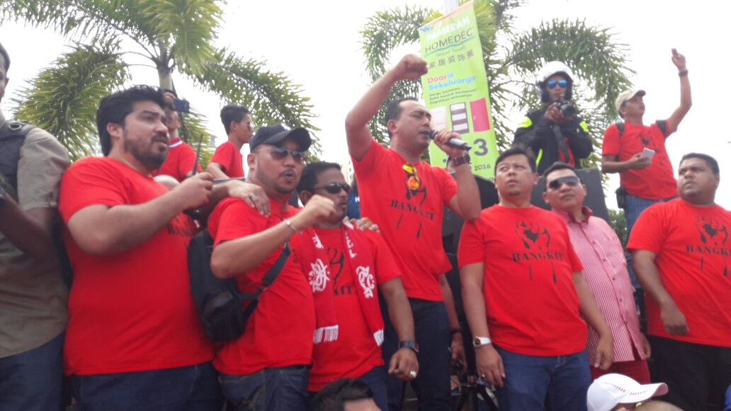 UtaraNews's tweet photo. #BangkitP.Pinang #BajuMerah #RideAgainstCorruption #PemudaUmnoP.Pinang #undurLimGuanEng https://t.co/QucRFiZhzN