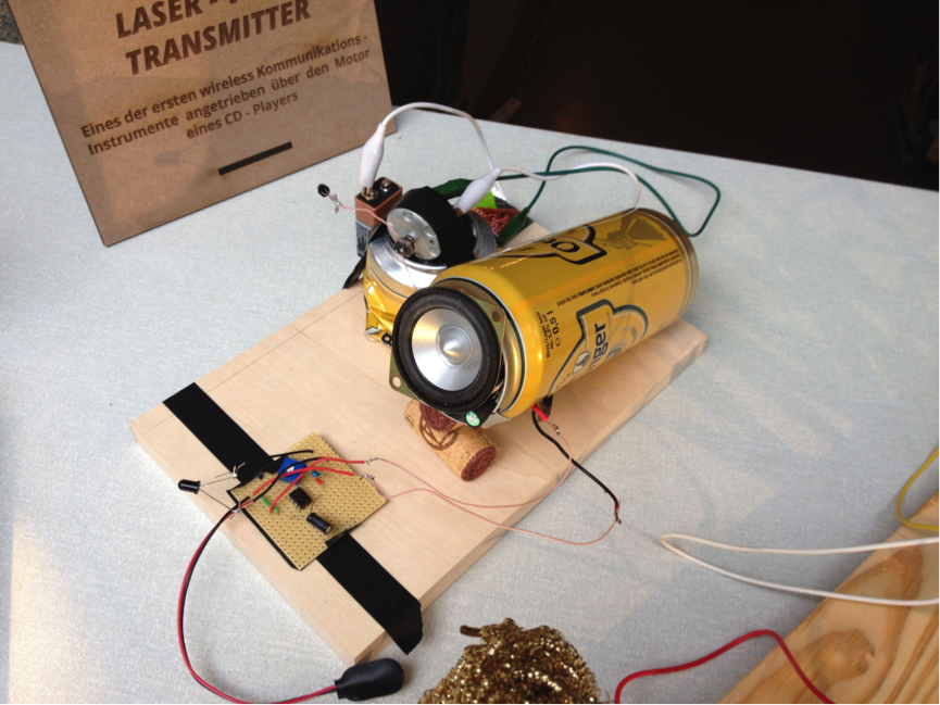 festivalplunc's tweet photo. Após a talk de James Auger, performance de Antonio Quiroga Waldthaler com formandos do workshop From e-Waste to Sound Device. https://t.co/q6duEuBFDg